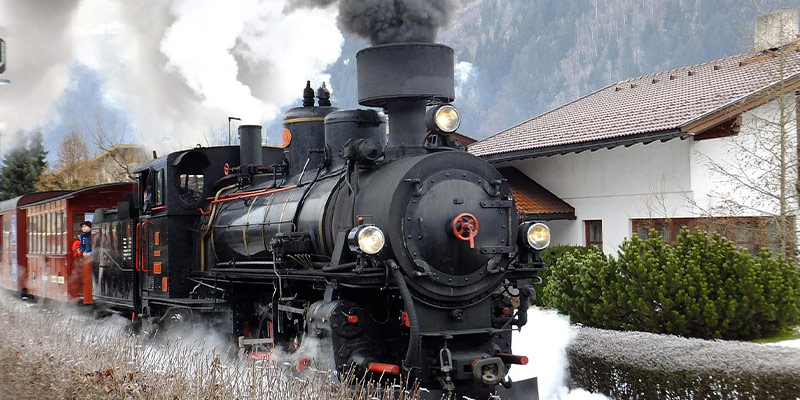 Die Zillertalbahn im Zillertal Österreich